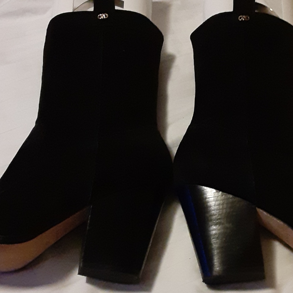 Boots - Picture 4 of 6